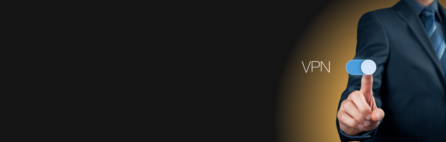 Imagem panorâmica de um homem de negócios vestido formalmente em terno e gravata azul tocando uma tela virtual com a palavra "VPN" escrita em letras grandes ao lado. Ele está interagindo com um botão de interface gráfica do usuário (GUI) azul e branco, simbolizando o ato de ativar uma VPN.